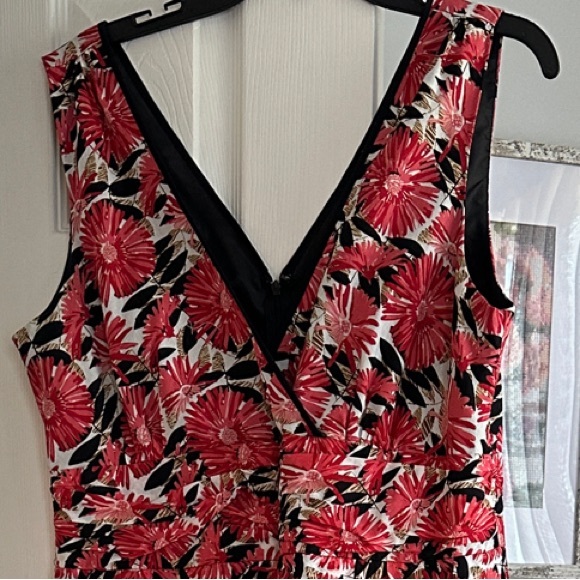 Robbie Bee Dresses & Skirts - Robbie Bee Floral Sleeveless Dress - Red, Salmon Pink and Black Sz 16